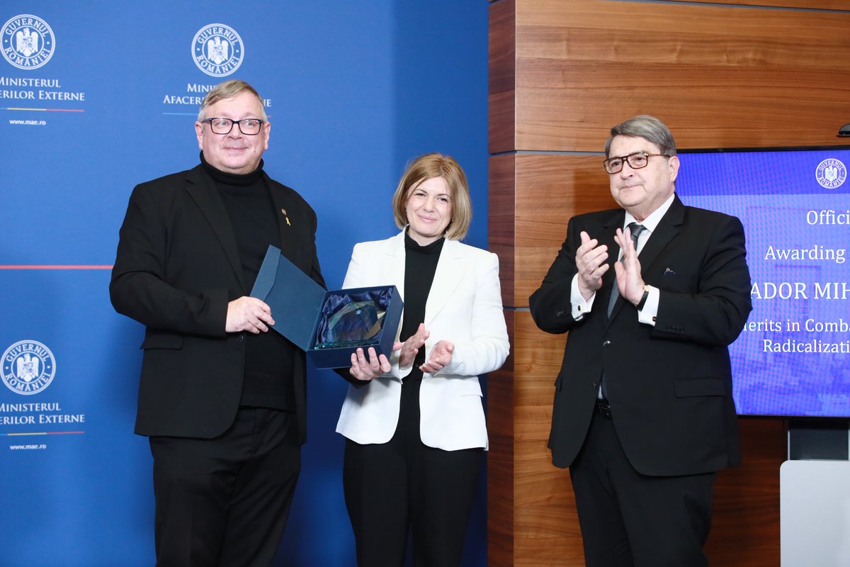 Romanian FM Emil Hurezeanu presented Mr. Robert Waltl, theater festival &amp; Jewish Cultural Center in Ljubljana founder amd director with the “Ambassador Mihnea Constantinescu” National Prize for special merits in combatting Antisemitism, Xenophobia, radicalization and hate speech.