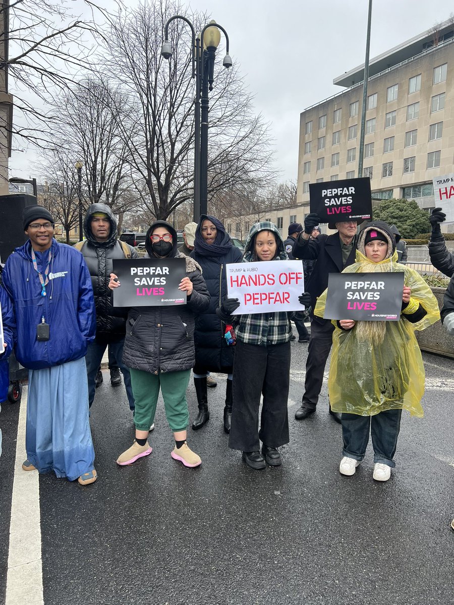 HAPPENING NOW: AIDS ADVOCATES ARE OUTSIDE THE US STATE DEPARTMENT TO PROTEST TRUMP AND RUBIOS FREEZE ON AID AND ATTACKS ON PEPFAR IMPACTING 20 MILLION PEOPLE LIVING WITH HIV WORLDWIDE.