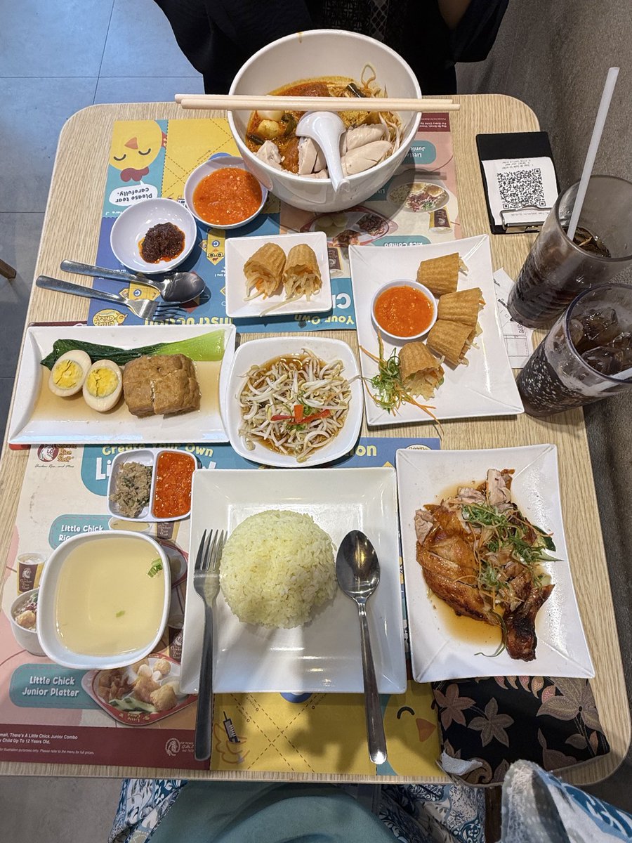 elyayaya's tweet photo. Our fav food during lunch on friday 😋 https://t.co/qmJ0HLTSU6