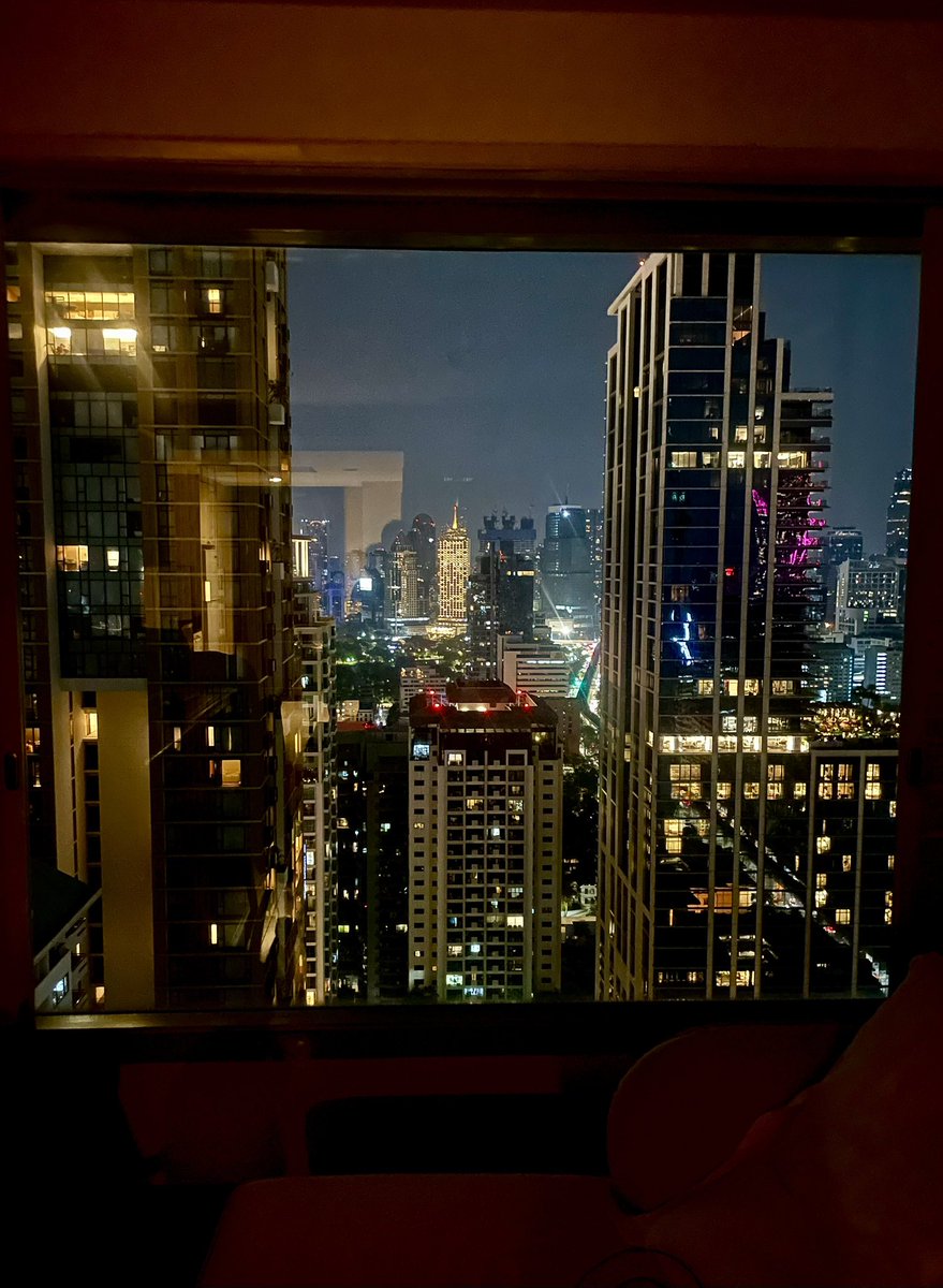 Doviak (@thedoviak) on Twitter photo Cyberpunk view from my window, Bangkok Cyberpunk view from my window, Bangkok