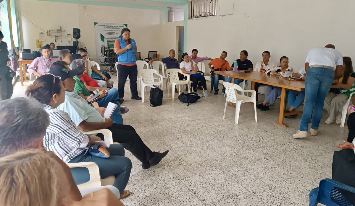 MisionONUCol's tweet photo. En Mocoa, #Putumayo, acompañamos diálogo entre instituciones y comunidades sobre el alcance de la Alerta Temprana 001 de 2025. @DefensoriaCol resaltó la necesidad de fortalecer la coordinación con comunidades e instituciones para desarrollar una estrategia de prevención. https://t.co/hAaMpuGhs0