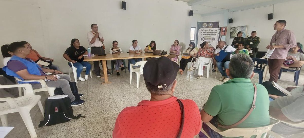 MisionONUCol's tweet photo. En Mocoa, #Putumayo, acompañamos diálogo entre instituciones y comunidades sobre el alcance de la Alerta Temprana 001 de 2025. @DefensoriaCol resaltó la necesidad de fortalecer la coordinación con comunidades e instituciones para desarrollar una estrategia de prevención. https://t.co/hAaMpuGhs0