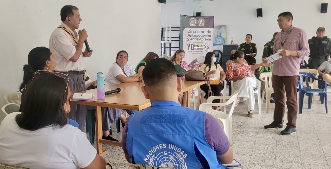 MisionONUCol's tweet photo. En Mocoa, #Putumayo, acompañamos diálogo entre instituciones y comunidades sobre el alcance de la Alerta Temprana 001 de 2025. @DefensoriaCol resaltó la necesidad de fortalecer la coordinación con comunidades e instituciones para desarrollar una estrategia de prevención. https://t.co/hAaMpuGhs0