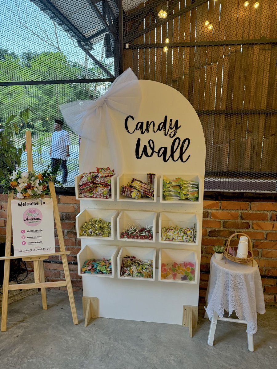 elyayaya's tweet photo. Suka lah ada candy wall ni dekat wedding, brilliant idea buat corner mcm ni. Budak budak mmg suka ya https://t.co/Ej2LLvEGkK