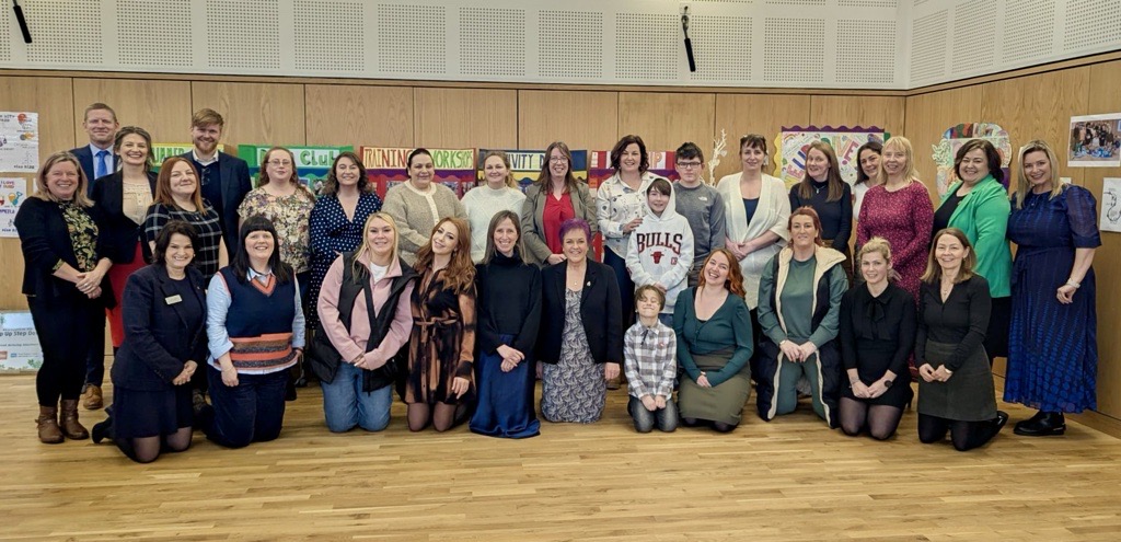 fosteringnet's tweet photo. On Monday, the Step Up, Step Down (SUSD) team hosted a ministerial visit in Northern Ireland with the Wales Social Care Minister @DawnBowden and Northern Ireland Minister of Health @mikenesbittni to showcase the impact of the programme. 🙌 https://t.co/dDzBzXC2Yv