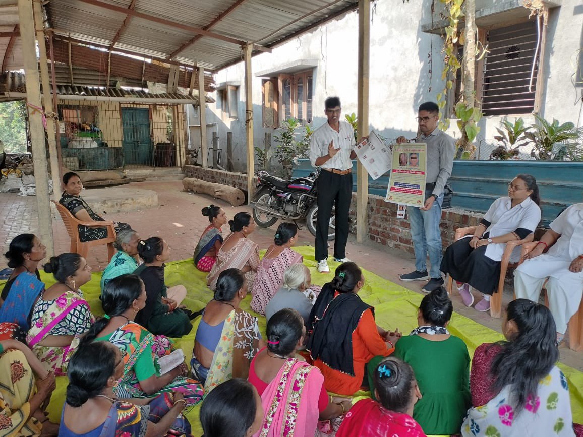 DSBCCNavsari's tweet image. નવસારી જિલ્લાના ગણદેવી તાલુકાના આરોગ્ય કેન્દ્રો દ્વારા “સ્પર્શ લેપ્રસી અવેરનેશ કેમ્પેઈન” અંતર્ગત જન-સમુદાયોને રક્તપિત્ત રોગ તથા નિદાન,સારવાર અંગે માહિતીઓ આપવામાં આવી. 
#Leprocy 
@GujHFWDept @NHMGujarat @mdnhmgujarat @CollectorNav @DdoNavsari @MoHFW_GUJARAT @irushikeshpatel