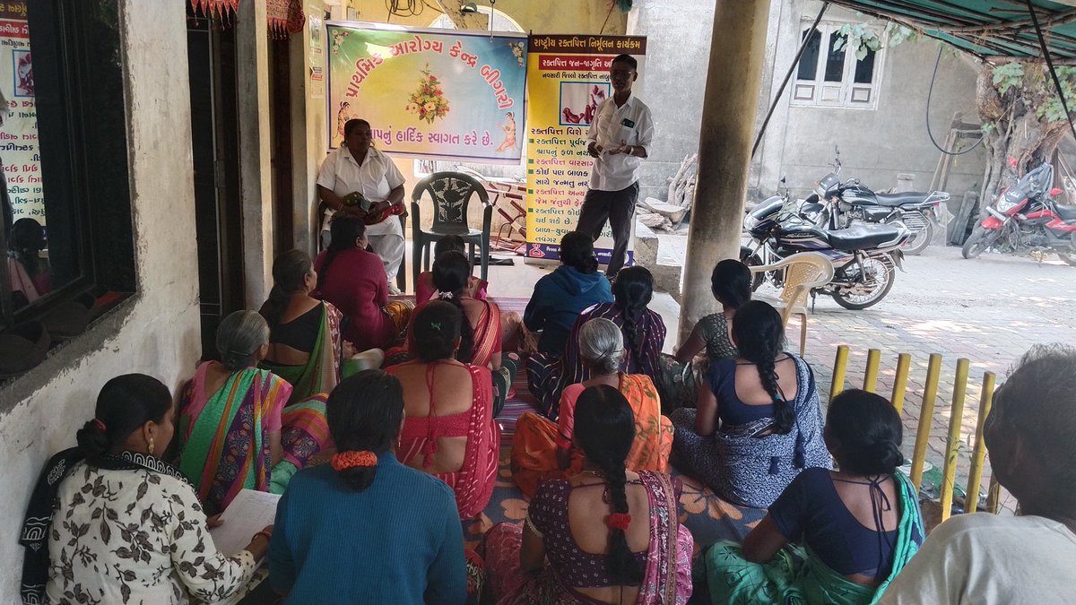 DSBCCNavsari's tweet image. નવસારી જિલ્લાના ગણદેવી તાલુકાના આરોગ્ય કેન્દ્રો દ્વારા “સ્પર્શ લેપ્રસી અવેરનેશ કેમ્પેઈન” અંતર્ગત જન-સમુદાયોને રક્તપિત્ત રોગ તથા નિદાન,સારવાર અંગે માહિતીઓ આપવામાં આવી. 
#Leprocy 
@GujHFWDept @NHMGujarat @mdnhmgujarat @CollectorNav @DdoNavsari @MoHFW_GUJARAT @irushikeshpatel