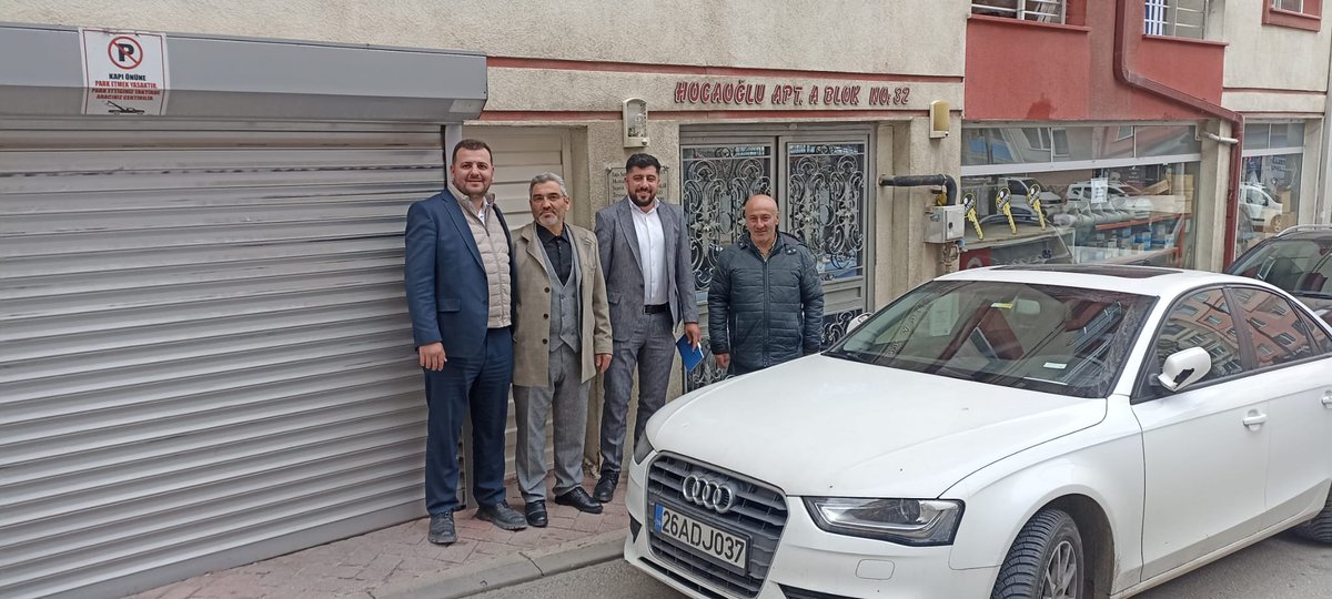 Depremzede vatandaşımız Filiz Horoz'u evinde ziyaret ettik. 

Kaybettiklerimizi unutmayacağız, güçlü şehirler için çalışmaya devam edeceğiz!. 🇹🇷

📌Rabbim böyle bir acıyı tekrar yaşatmasın inşallah🤲🏻