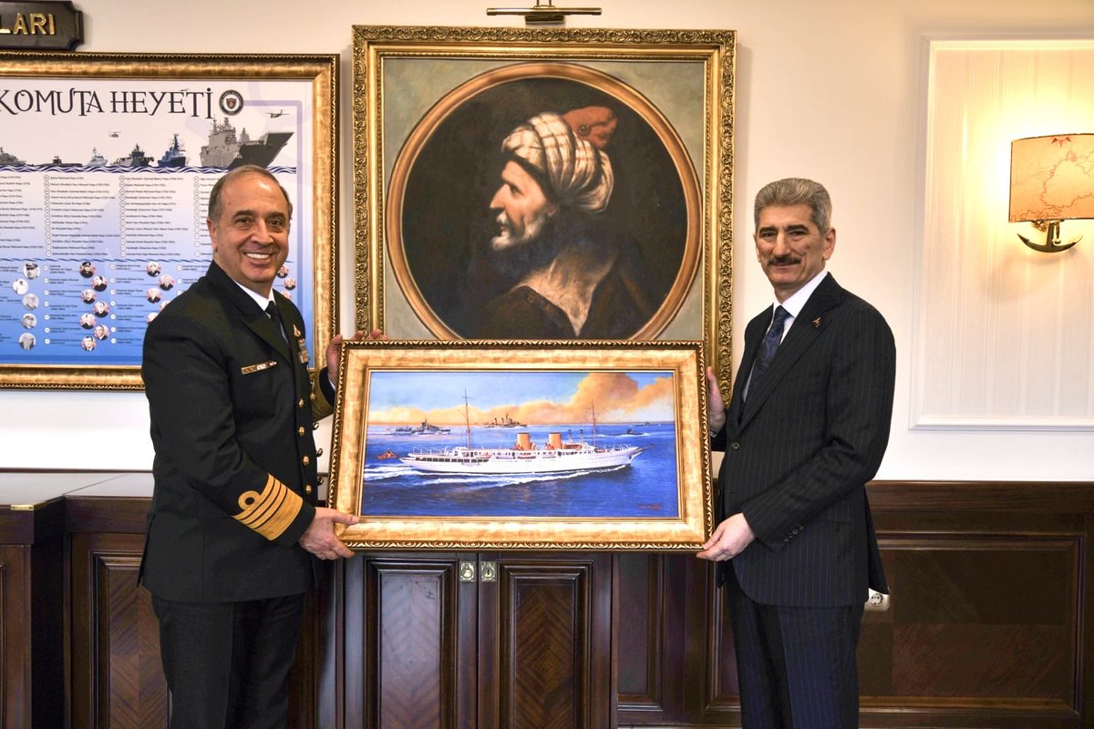 Deniz Kuvvetleri Komutanı Oramiral Ercüment Tatlıoğlu’na nazik ev sahipliği için teşekkür ediyor, başta Komutanımız olmak üzere Mavi Vatan nöbetindeki tüm deniz unsurlarımıza bu ulvi görevde kolaylıklar diliyorum.