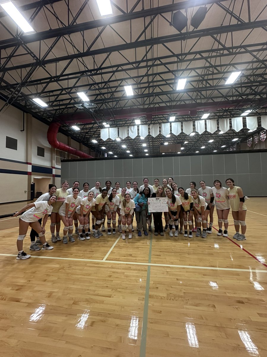 Dawsonvball's tweet image. Celebrating our athletes is the best🥳👑🏐 
@DawsonHighSchl