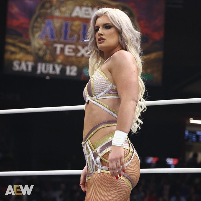 NathanielVand13's tweet photo. Who did it better??🤔🤔

#wwe #nxt #aew #indywrestling https://t.co/9OKumNig0J