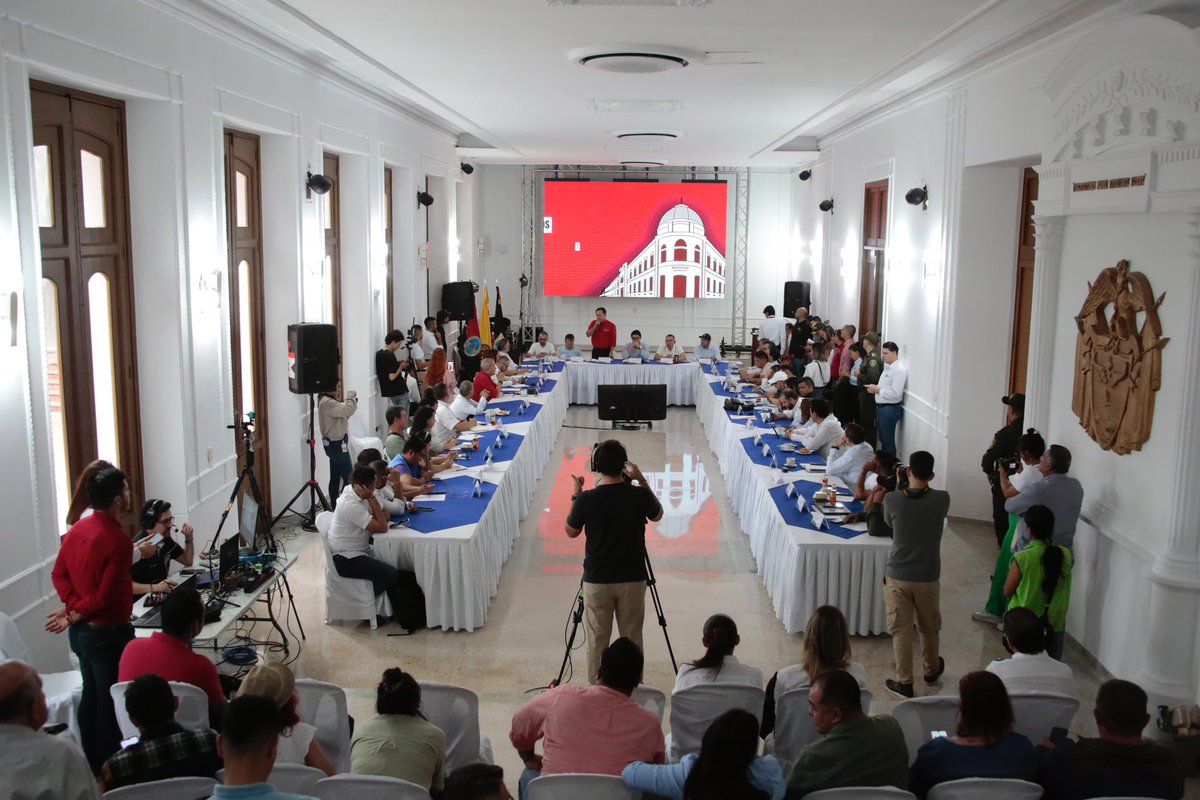 Como miembro de la comisión creada por la Cámara de Representantes para analizar y hacer un informe sobre la declaratoria de conmoción en la región de Catatumbo, decretada por el gobierno nacional, nos encontramos en la audiencia pública en Cúcuta para escuchar las inquietudes y