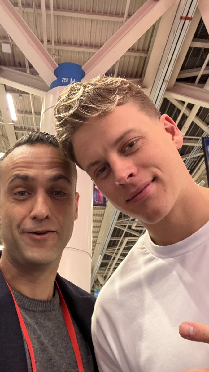 الذهبي بسلم عليكم! 

سالته شو رايك اتزورنا؟ قال يا ريت!