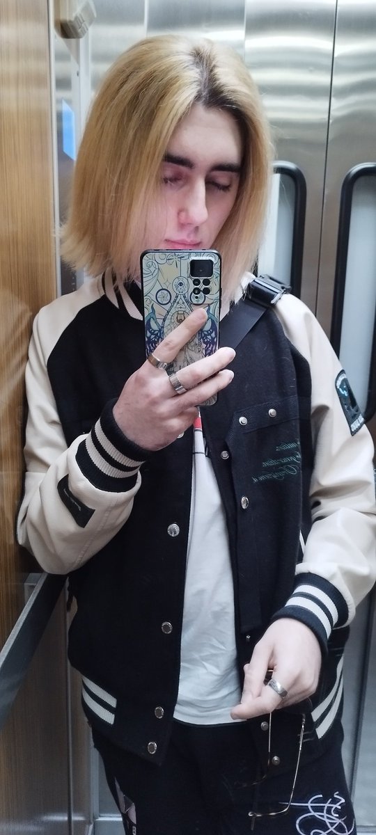 kihruali's tweet image. Este es el traductor al que no le paga Jonu. Cualquier parecido con Kenma de Haikyuu es pura coincidencia #Kenma #Haikyuu #págame