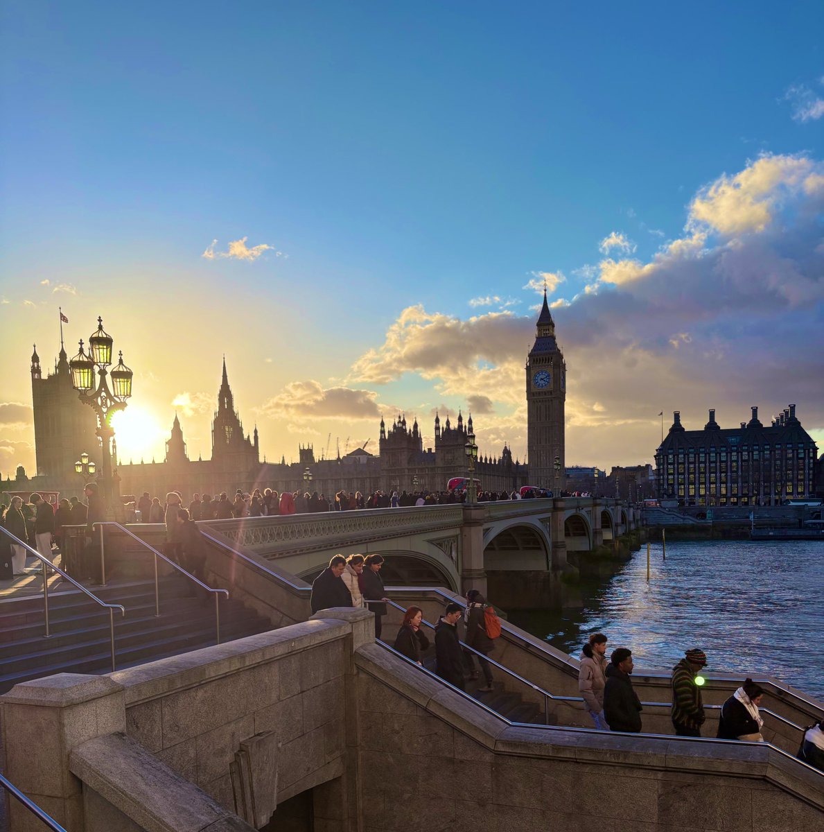 London looking lovely this evening 🌅