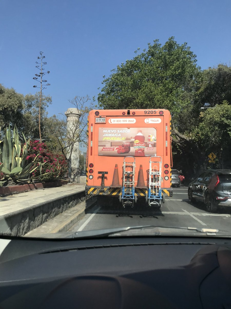 Luna_eLy's tweet photo. @BonafontMexico tus colaboradores groseros y prepotentes, aventando el camión y no dejando pasar… y para rematar se baja hacer ofensas y gritonear… ojalá puedas hacer algo! https://t.co/E9XPA169jH