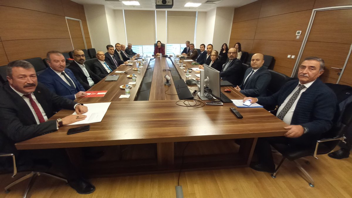 “Çevre ve Şehircilik Bakanlığımızda, Müteahhitlik Hizmetleri Genel Müdürümüz Sayın Banu Aslan başkanlığında sektörümüzle ilgili verimli bir toplantı gerçekleştirdik.
Sayın Genel Müdürümüze ilgi ve alakalarından dolayı teşekkür ederiz
<a href="/csbgovtr/">T.C. Çevre, Şehircilik ve İklim Dğş. Bakanlığı</a> <a href="/muratkurum/">murat kurum</a> @tellioglutahir