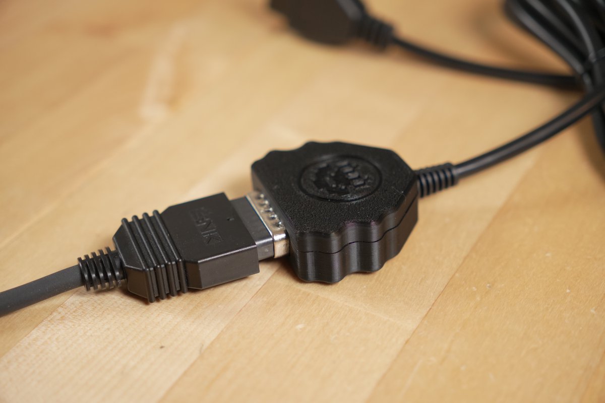 New Product alert: Custom #NeoGeo 5ft controller extension cables. Works with original controllers or aftermarket ones. Works equally well with the Neo Geo as well as Superguns.

Limited quantity.

Give this a like and RT if you like the Neo Geo!

retrofrog.net/products/neo-g…