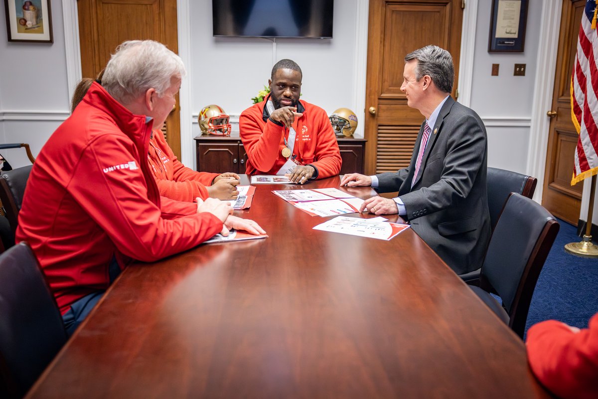 SOlympicsVA's tweet photo. 🗓️ 8 Meetings
👟 13,000+ Steps
✅ 2 Impactful Days

That’s a wrap for #SOHillDay! We’re so thankful and proud to share our stories of inclusion in schools and health, and how we’re continuing to build stronger communities through sports.

@SONorthAmerica https://t.co/0bvMuipsyg