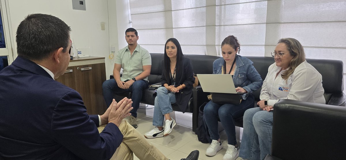 #IESSteInforma | Cristina Arteaga, directora de Recaudación y Gestión de Cartera y autoridades del <a href="/IESS_Manabi/">Dirección Provincial de Manabí</a> mantuvieron una reunión con el fin de fortalecer las jornadas de recaudación en la provincia.

¡Empleador #PonteAlDía con el <a href="/IESSec/">IESS</a>! 🤝🏻