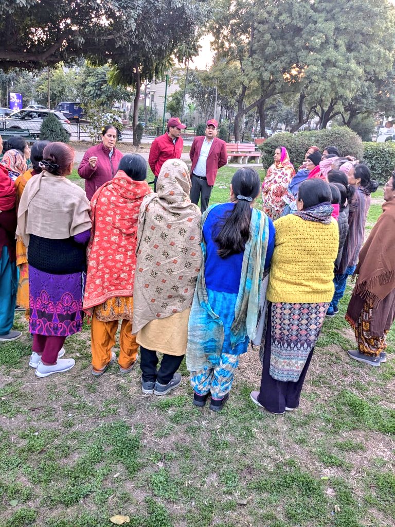 Samavesh (@samavesh_chdpol) on Twitter photo 🚨 Raising Awareness on Domestic Violence!
<a href="/ChdPol/">Chandigarh Police #Citizen First</a> PS-17 #SAMAVESH officials conducted impactful sessions at Sector-22 residential park, sensitizing women on domestic violence, its impact at home, work & public spaces and ways to combat it.
#StopDomesticViolence
#WeCareForYou🚔 🚨 Raising Awareness on Domestic Violence!
<a href="/ChdPol/">Chandigarh Police #Citizen First</a> PS-17 #SAMAVESH officials conducted impactful sessions at Sector-22 residential park, sensitizing women on domestic violence, its impact at home, work & public spaces and ways to combat it.
#StopDomesticViolence
#WeCareForYou🚔