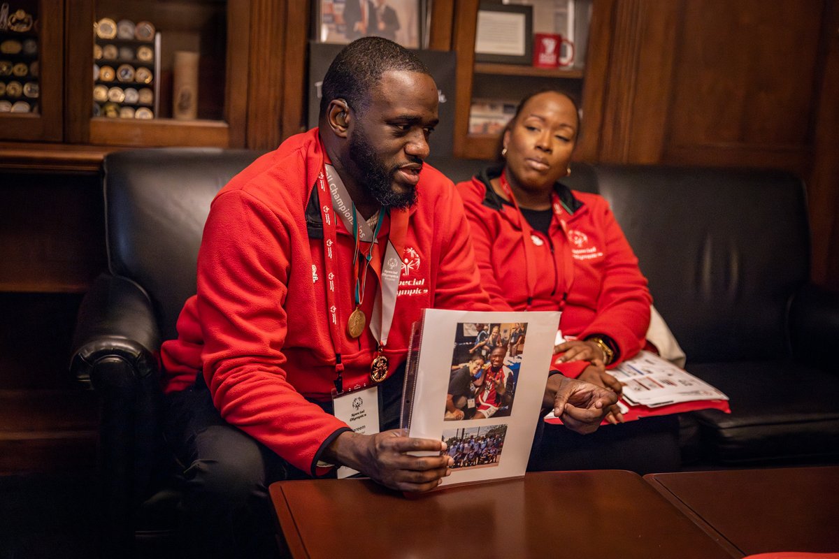 🗓️ 8 Meetings
👟 13,000+ Steps
✅ 2 Impactful Days

That’s a wrap for #SOHillDay! We’re so thankful and proud to share our stories of inclusion in schools and health, and how we’re continuing to build stronger communities through sports.

<a href="/SONorthAmerica/">SONA</a>