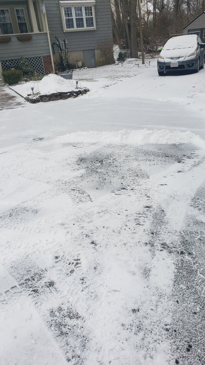 _PaddyO's tweet photo. @TownofWeymouth plowing less than 1/2 inch of snow by DPW town truck and leaves it right here instead of one of three spots not in front of my driveway or in the middle of the street. 
It takes hate and stupidity for a driver to come to this conclusion. 
#parforthecourse https://t.co/ABR6ClFVZa