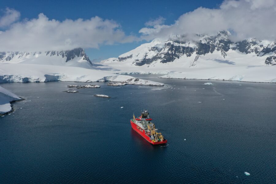 BIOPOLE (@biopole_nerc) on Twitter photo 🆕Dr Nadine Johnston and Laura Taylor from BIOPOLE features in the article on 'Mission to Antarctica seeks answers to critical questions about nutrients and carbon' on the <a href="/BAS_News/">British Antarctic Survey 🐧</a> website!
🔎Read the article here: bas.ac.uk/media-post/mis… 🆕Dr Nadine Johnston and Laura Taylor from BIOPOLE features in the article on 'Mission to Antarctica seeks answers to critical questions about nutrients and carbon' on the <a href="/BAS_News/">British Antarctic Survey 🐧</a> website!
🔎Read the article here: bas.ac.uk/media-post/mis…