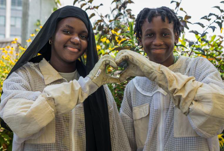 DebDrew0528's tweet photo. .@Nationalgridus Foundation BEELIEVES in supporting student Bee Ambassadors @CityGrowersNYC as they explore the science of beekeeping in a 6wk paid summer job train progr. Each yr, 10 youth attend, participate in activities, field trips, speakers and STEM job ops. #NGFLovesGiving https://t.co/FlJUjUbt5E