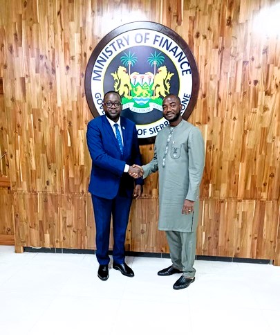 On Feb 3, 2025, #WAMA DG Mr. Boima Kamara met with 🇸🇱 #Finance Minister Mr. Sheku Bangura to discuss the #ECOWAS single currency, economic convergence, &amp; WAMA’s capacity strengthening. Key focus: policy alignment &amp; regional integration. 
🔗mof.gov.sl/newly-appointe…