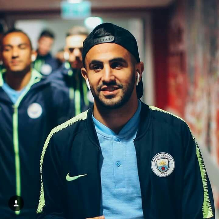 T'es au grec avec ton pote, t'attends son "bismillah" mais il lâche "enjoy your meal bro"