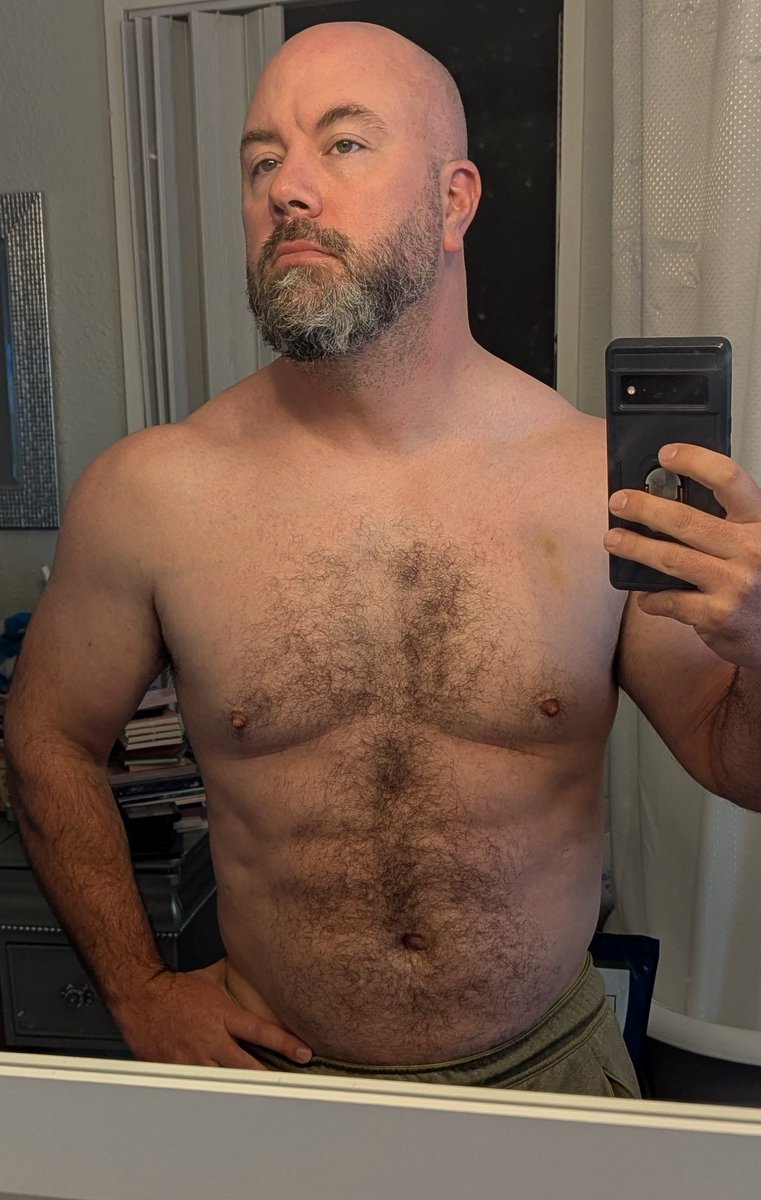 SWOLCharlie's tweet photo. You can change! Nearly a year ago, I made a drastic decision to change... EVERYTHING! I was around 240lbs and felt terrible. At 19 I was very fit.  At 44, I'm 220 and feeling great.  I'm not looking for perfection, just improvement.  The #SWOL journey continues. 

@SwolBeach https://t.co/GoWucjKHoT