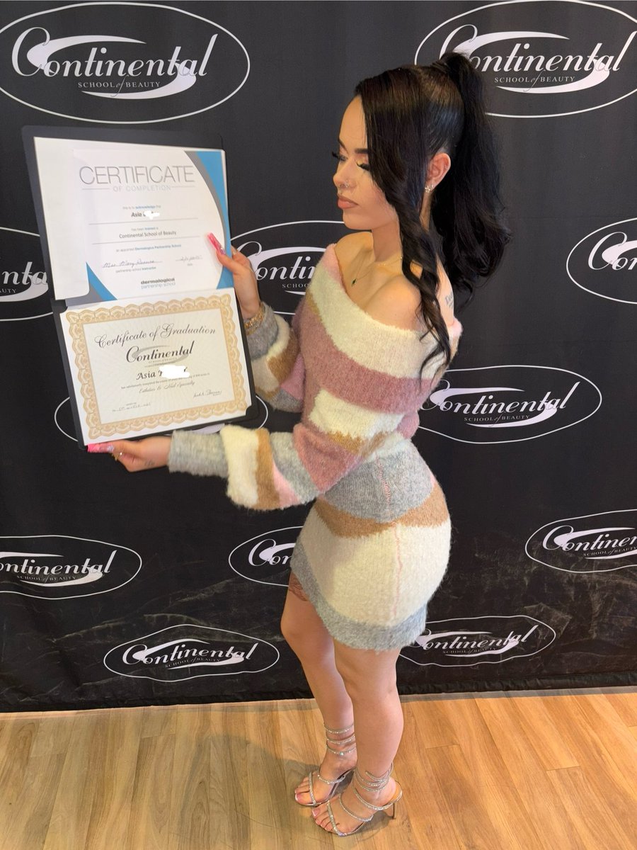 asiamarieex's tweet photo. certified everywhere ain’t gotta print no resume 💋
#licensednailtech
#licensedesthetician https://t.co/lsrKuVJzgr