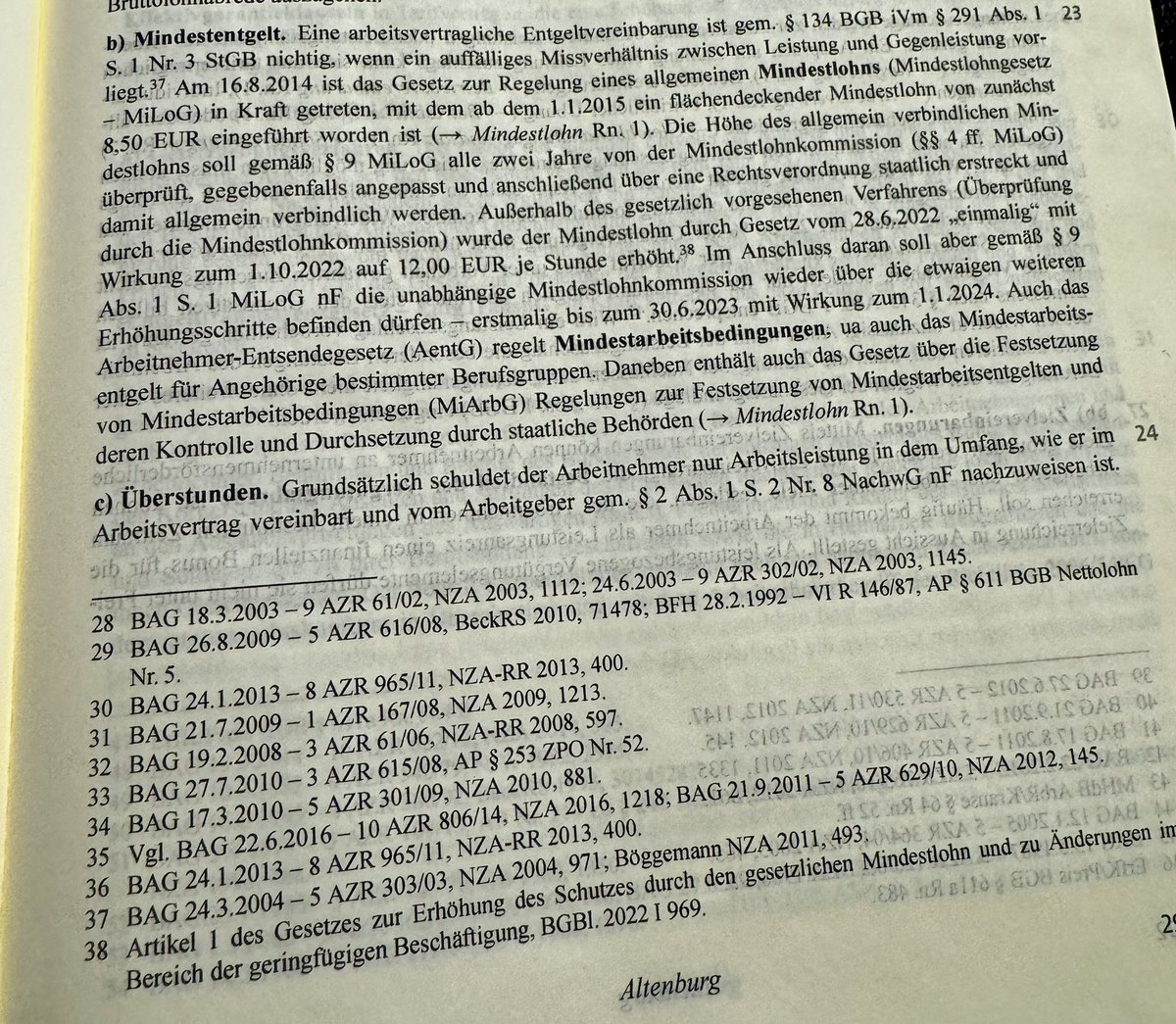 Demnächst erscheint im Nomos-Verlag die Neuauflage des „Stichwortkommentars zum Arbeitsrecht“. Ich überarbeite gerade meine Kommentierungen, unter anderem zum Arbeitsentgelt und konkret zum Mindestlohn. In der 4. Auflage, die 2023 erschienen ist, habe ich noch die „einmalige“