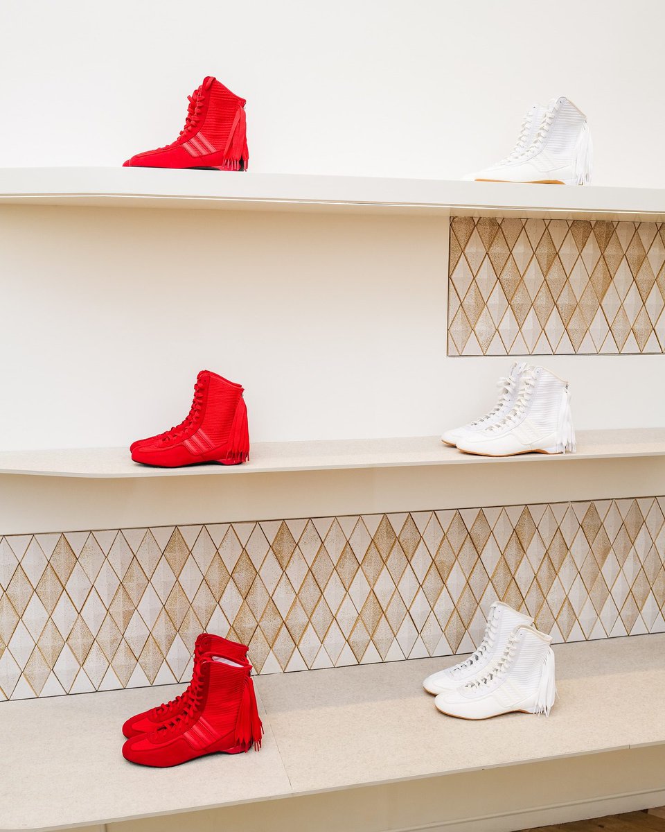 StellaMcCartney's tweet photo. Kicking off #NYFW celebrating the launch of my new Rasant trainers with #AlexConsani and my Stella gang... x
Shop the #Rasant here: https://t.co/DKLTH8jyim
#StellaMcCartney #adidas #StellaSummer25 https://t.co/HFpXMMF6OC