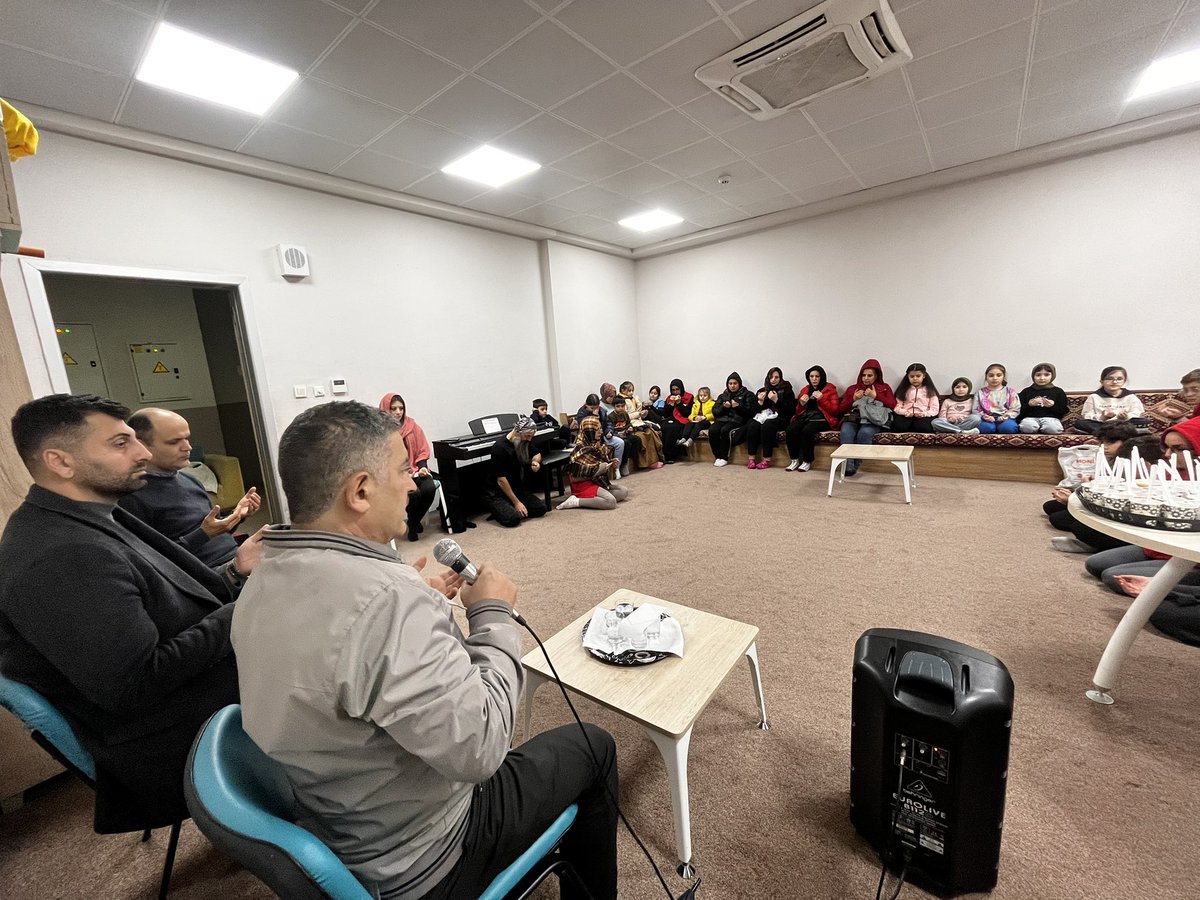 6 Şubat depreminde kaybettiğimiz vatandaşlarımızı rahmetle anıyoruz.
Öğrencilerimizin katılımıyla hocamızın eşliğinde hayatını kaybeden vatandaşlarımızın ruhuna dualar okuduk.

Rabbim bir daha bu tür felaketler yaşatmasın inşallah.

#unutmadıkunutmayacağız 

@oa_bak