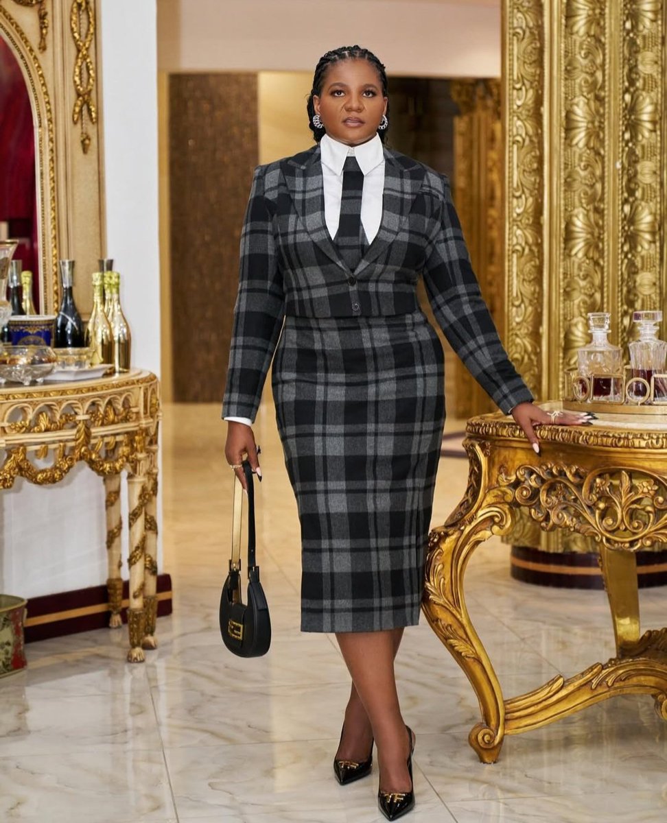 Who's going to be our second winner of R1000, I'm giving away 10 lucky followers. Remember To win you must be following me, Like, Repost and comment Royal Am.