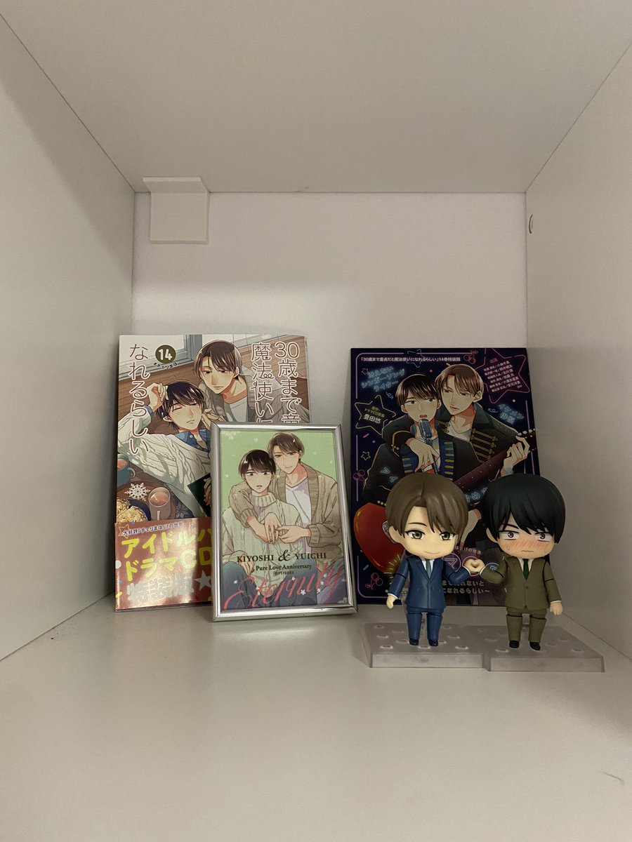 cherimahou's tweet image. kurodachi have taken over two of my shelves help #cherrymagic