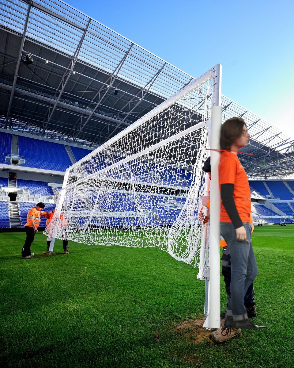 👀 

Now it’s looking like an Everton stadium! 

😬