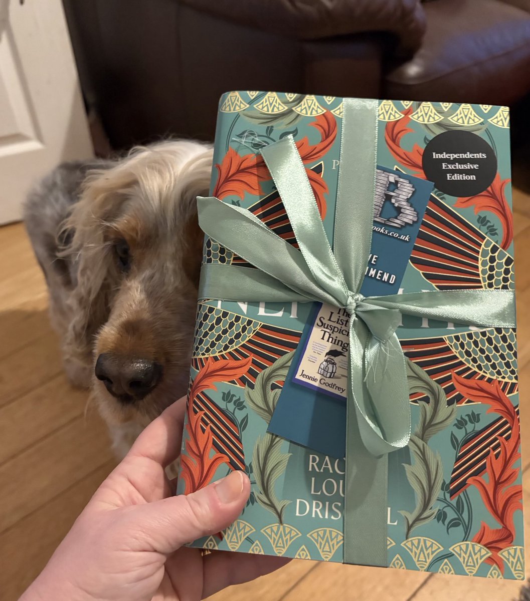 She’s here ⁦<a href="/RachLouDriscoll/">Rachel Louise Driscoll</a>⁩ with a perfect sage ribbon to match! Thanks ⁦<a href="/bertsbooks/">Bert’s Books</a>⁩ for a prompt and pretty service! 💚