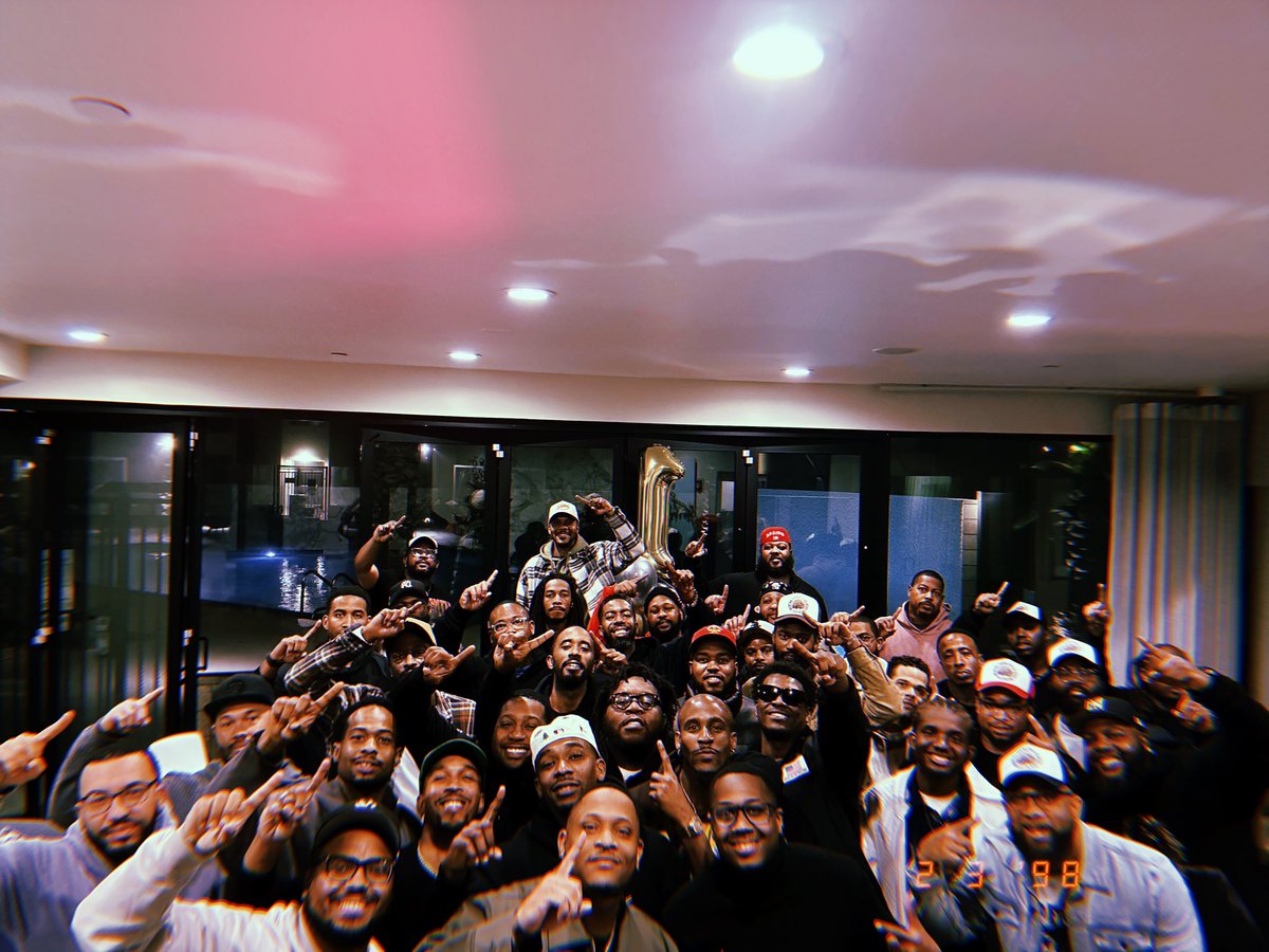 ejai_6's tweet image. Turned my pain into purpose..The Vessel! The kid w/ the Gift. 🎁