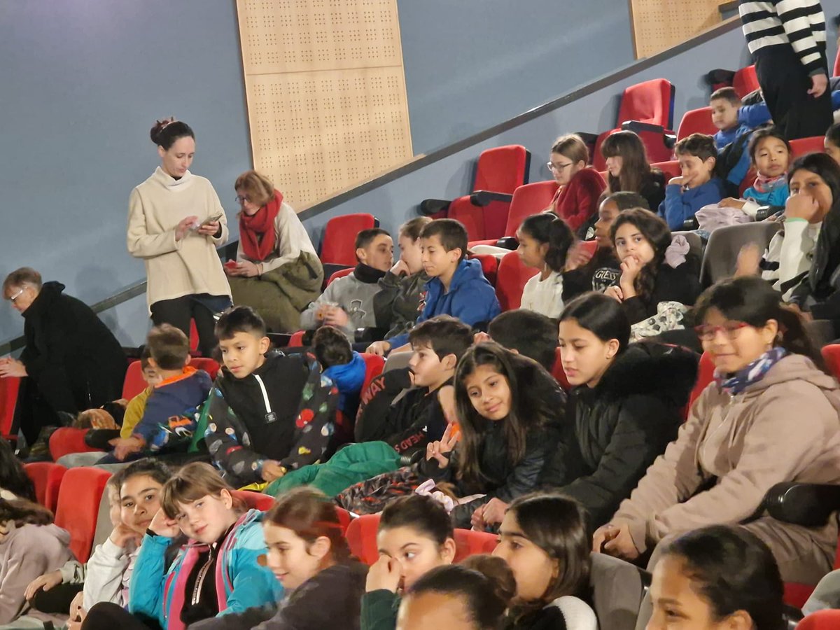 Hem gaudit al #SAT de "Armstrong, un #musical  molt espacial". Fantàstica representació!
#fetshistorics
#arribadaalalluna
#anemalteatre
#cicleinicial
#ciclesuperior