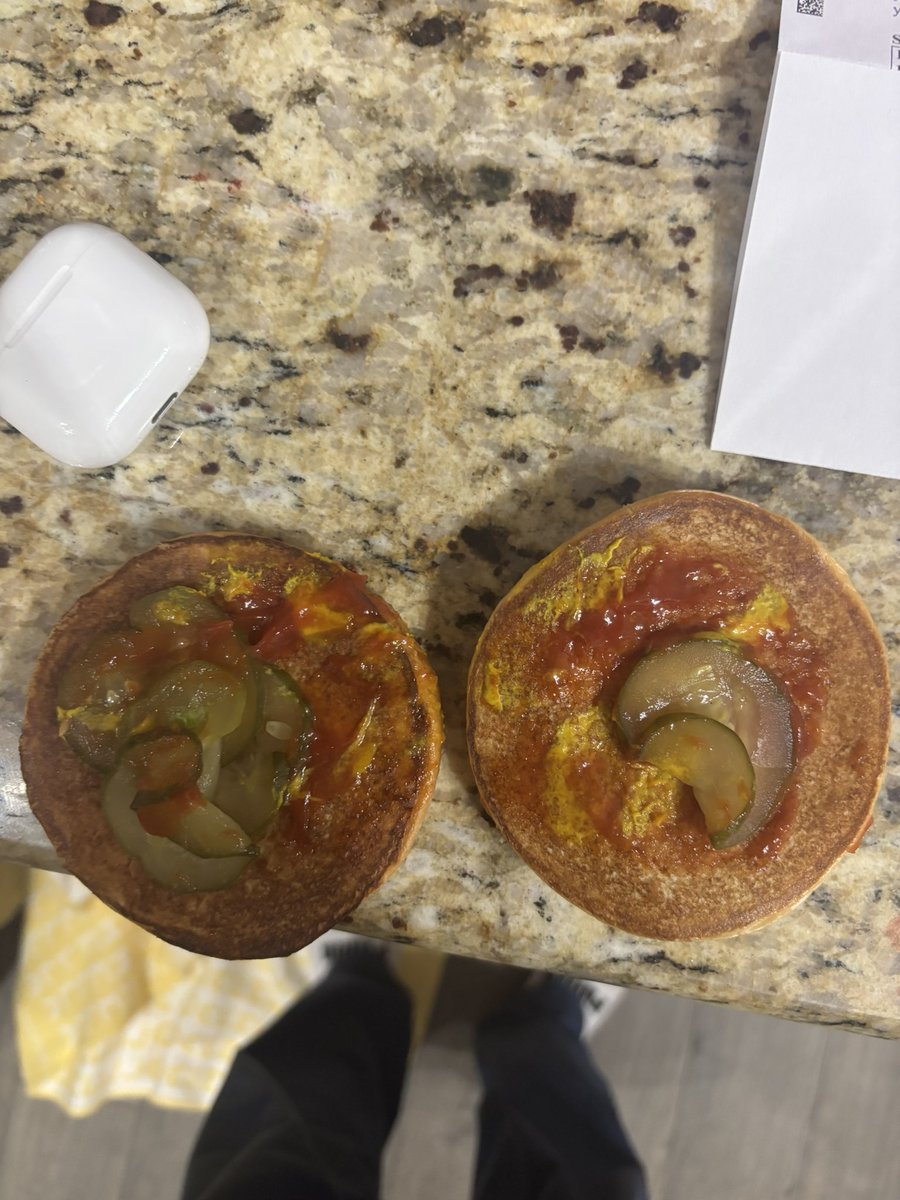 datCLEboy's tweet image. Ordered a “hamburger with nothing but pickles on it”…. Received this.  Nailed the pickles part