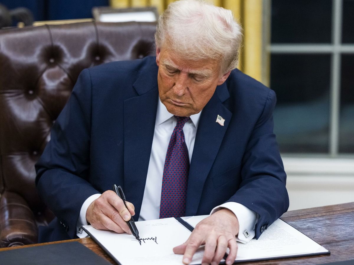🚨| ÚLTIMA HORA: El presidente Trump firma una orden ejecutiva para revisar la financiación de TODAS las organizaciones no gubernamentales que dependen de dólares federales. Trump está destruyendo a todos los organismos progres del mundo. ¡Esto es ÉPICO! ME ENCANTA ESTO ¿y a ti?