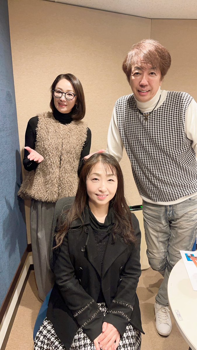 madoka_oishi's tweet image. 昨日は「博也とまどかの歌謡ロード」の収録がありました。
初出演の山形県在住の佐藤善人さんに
こゆりさん、松原健之さん、同い年の野中さおりさんにご出演をいただきました。
放送をお楽しに🎶☺️🎤
#浜博也 さん
#野中さおり さん
#松原健之 さん
#こゆりさん
#佐藤善人 さん