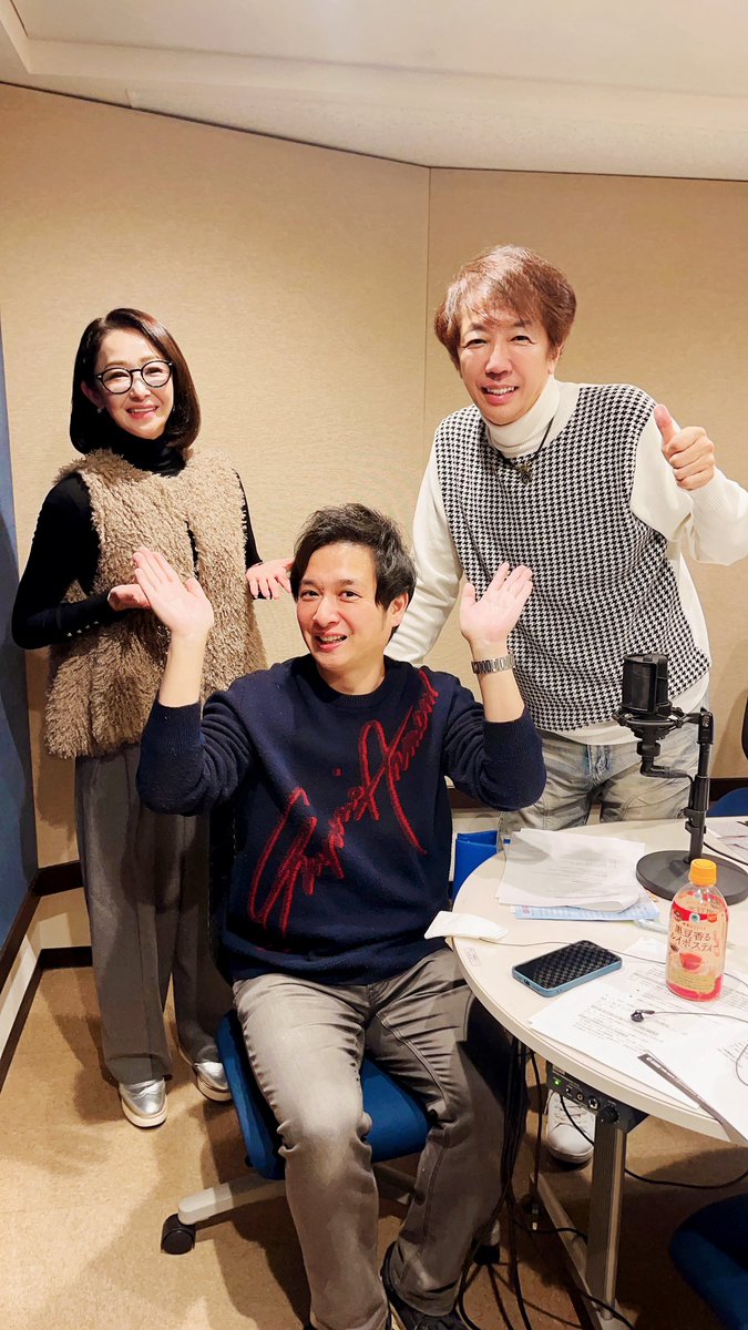 madoka_oishi's tweet image. 昨日は「博也とまどかの歌謡ロード」の収録がありました。
初出演の山形県在住の佐藤善人さんに
こゆりさん、松原健之さん、同い年の野中さおりさんにご出演をいただきました。
放送をお楽しに🎶☺️🎤
#浜博也 さん
#野中さおり さん
#松原健之 さん
#こゆりさん
#佐藤善人 さん