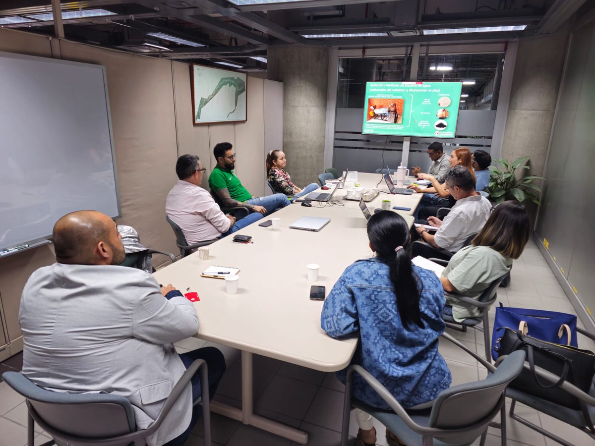 📢 ¡Estamos en EPM! Presentamos las soluciones de la <a href="/UdeMedellin_/">Universidad de Medellín</a> para la valorización de residuos de la represa de #Hidroituango. 
🌱🔬 Innovación y sostenibilidad en acción.💡♻️