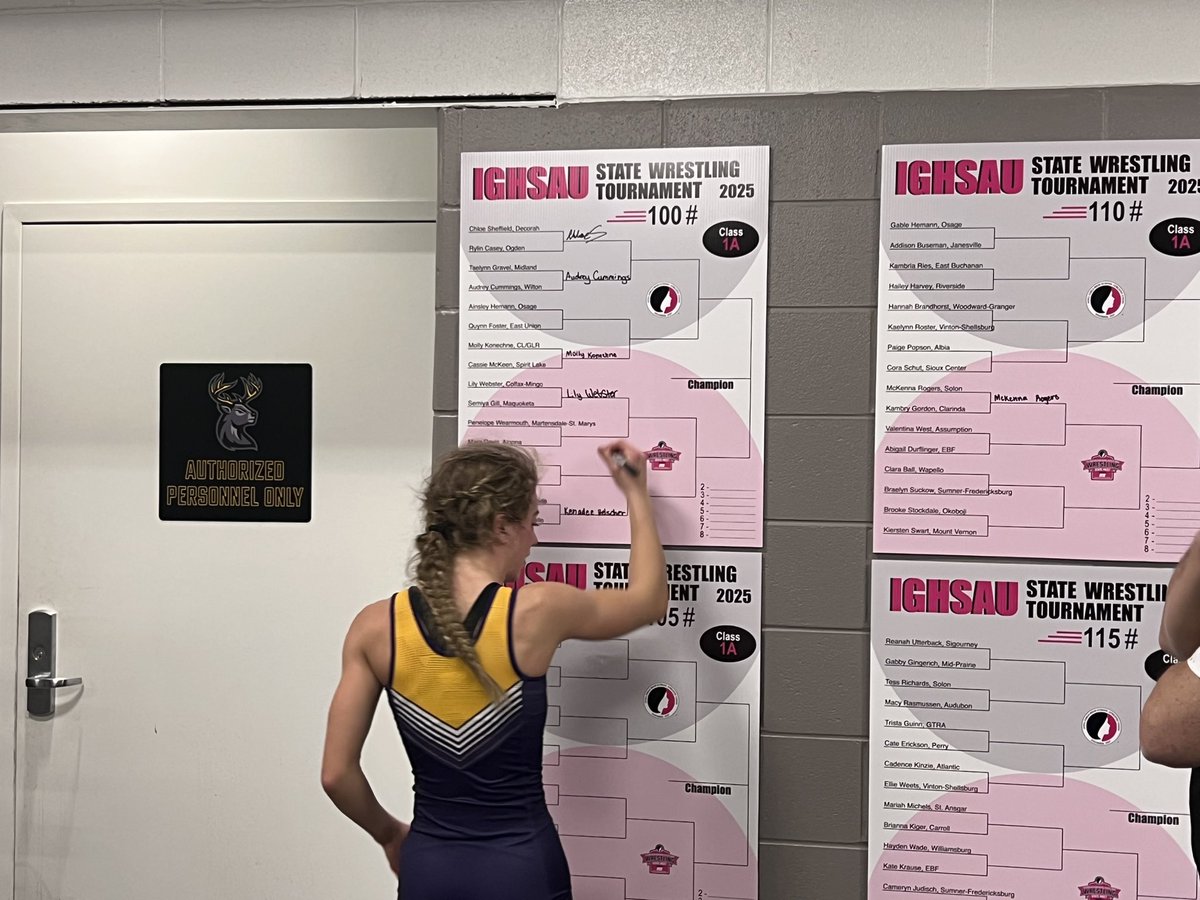 CLGLRgirlsWR's tweet image. Molly Konechne wins with a FALL in her first round match!