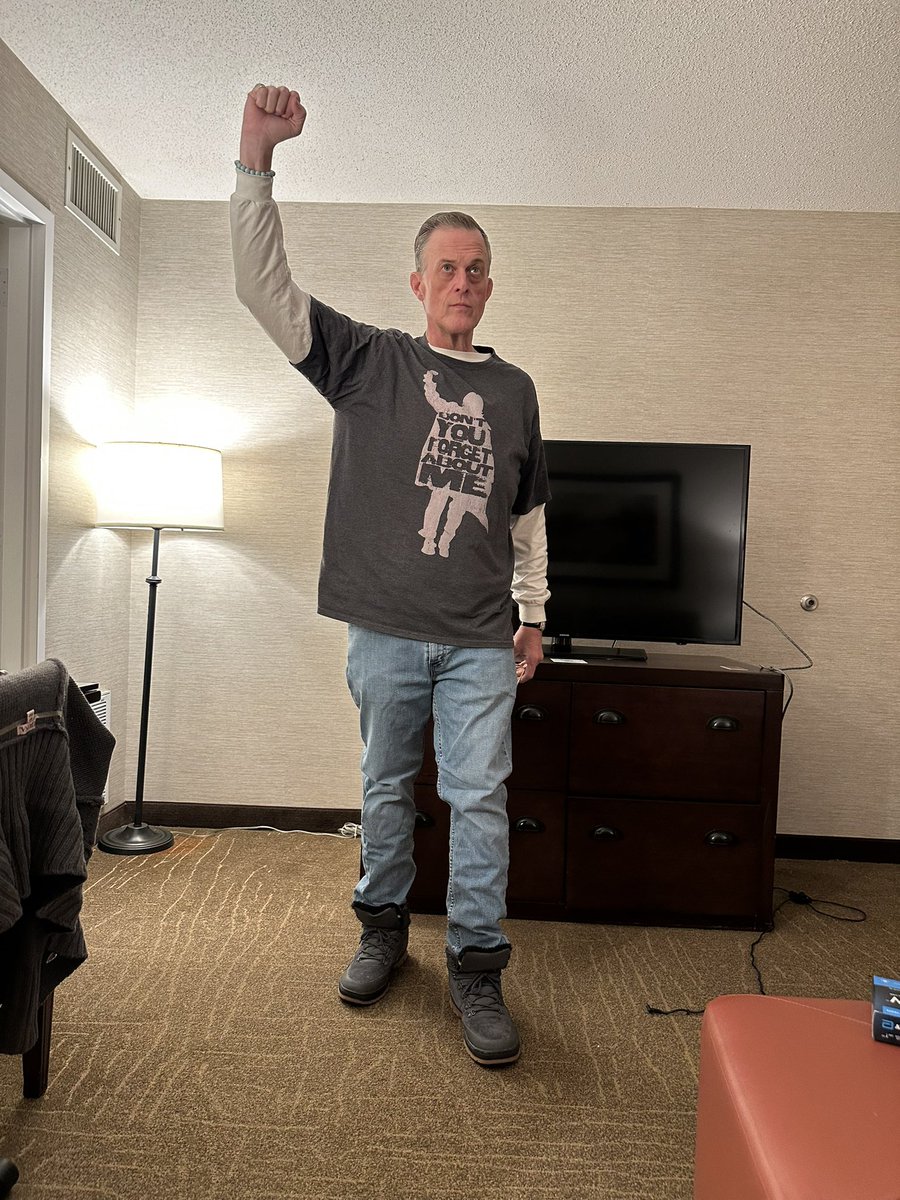 Billy Gardell tweet media