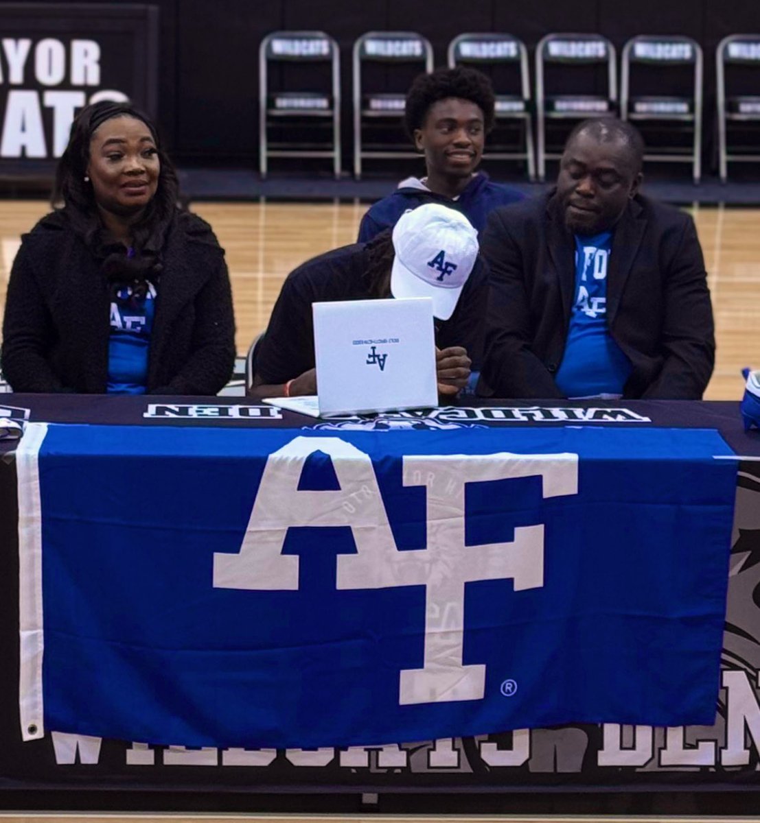 READY TO WORK! #BoltBrotherhood #Lockedin #BeGreat !!!🗣️<a href="/AF_Football/">Air Force Football</a>